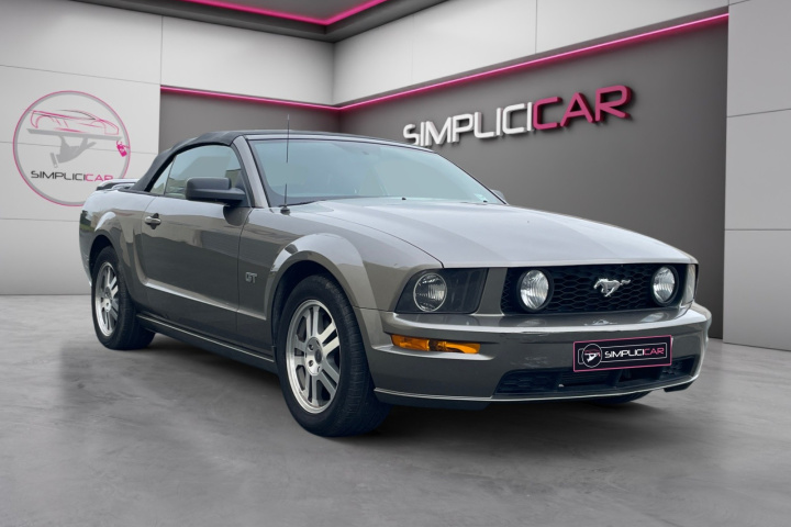 FORD MUSTANG