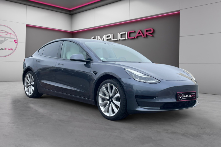 TESLA MODEL 3