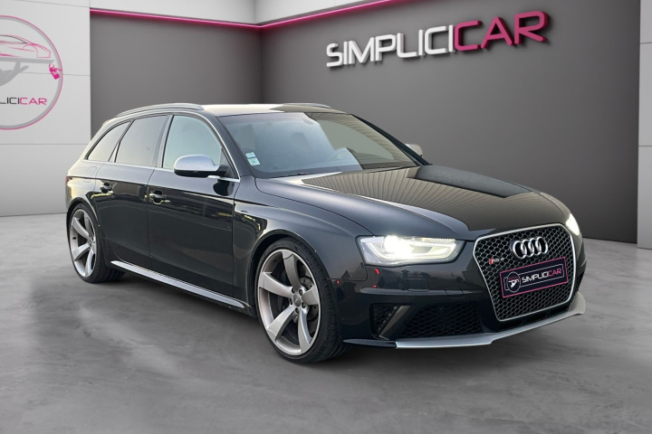 AUDI RS4 AVANT
